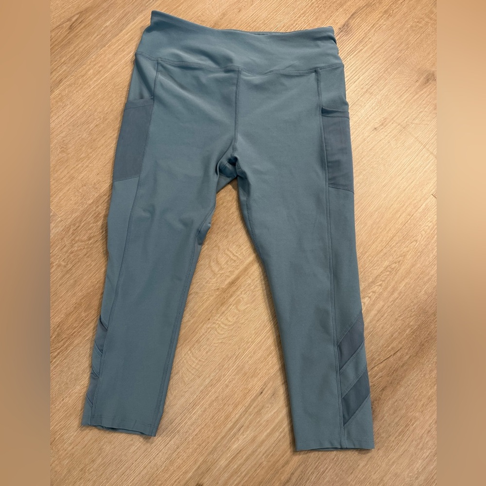 Light Sage Mondetta Capri Leggings Performance Luxury Large